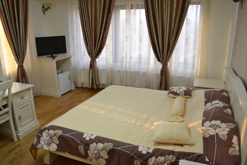 Pensiunea Codrii Mamului Lungesti Exteriér fotografie